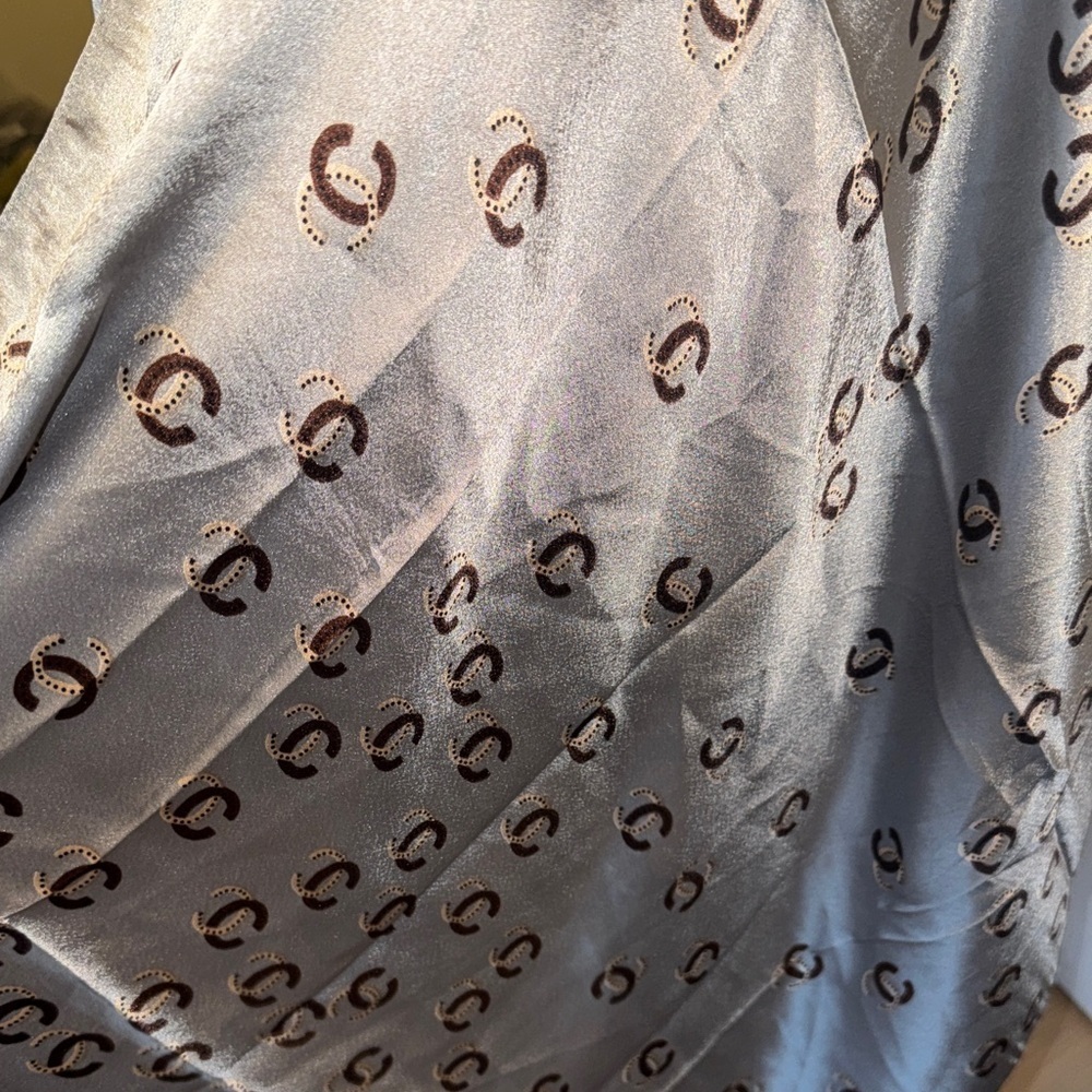 Elegant Silver Patterned Shawl - Picture 5 of 16
